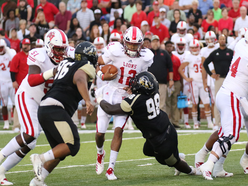 Warriors Fall to No. 1 EMCC on Last-Second Field Goal