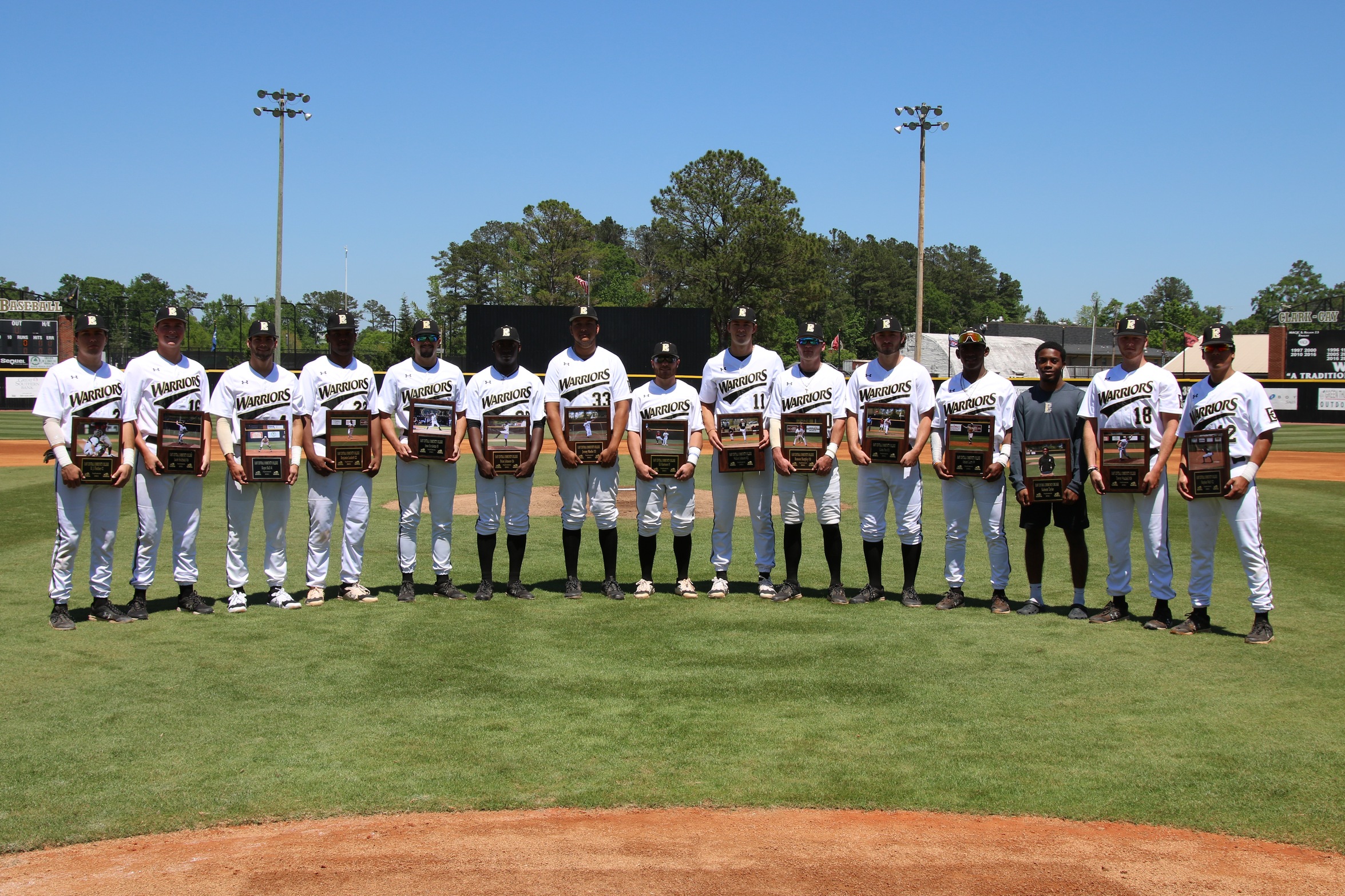 Warriors clinch home field advantage on sophomore day