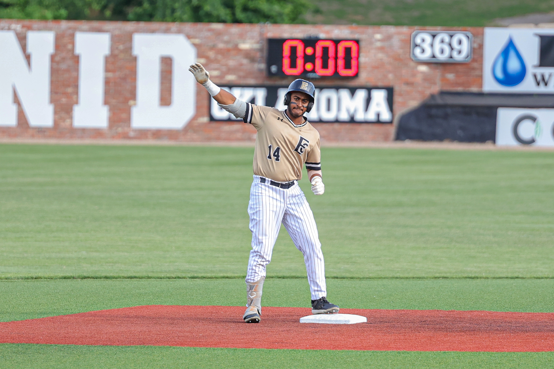 Warriors Roll Past Southeastern in World Series Elimination Game