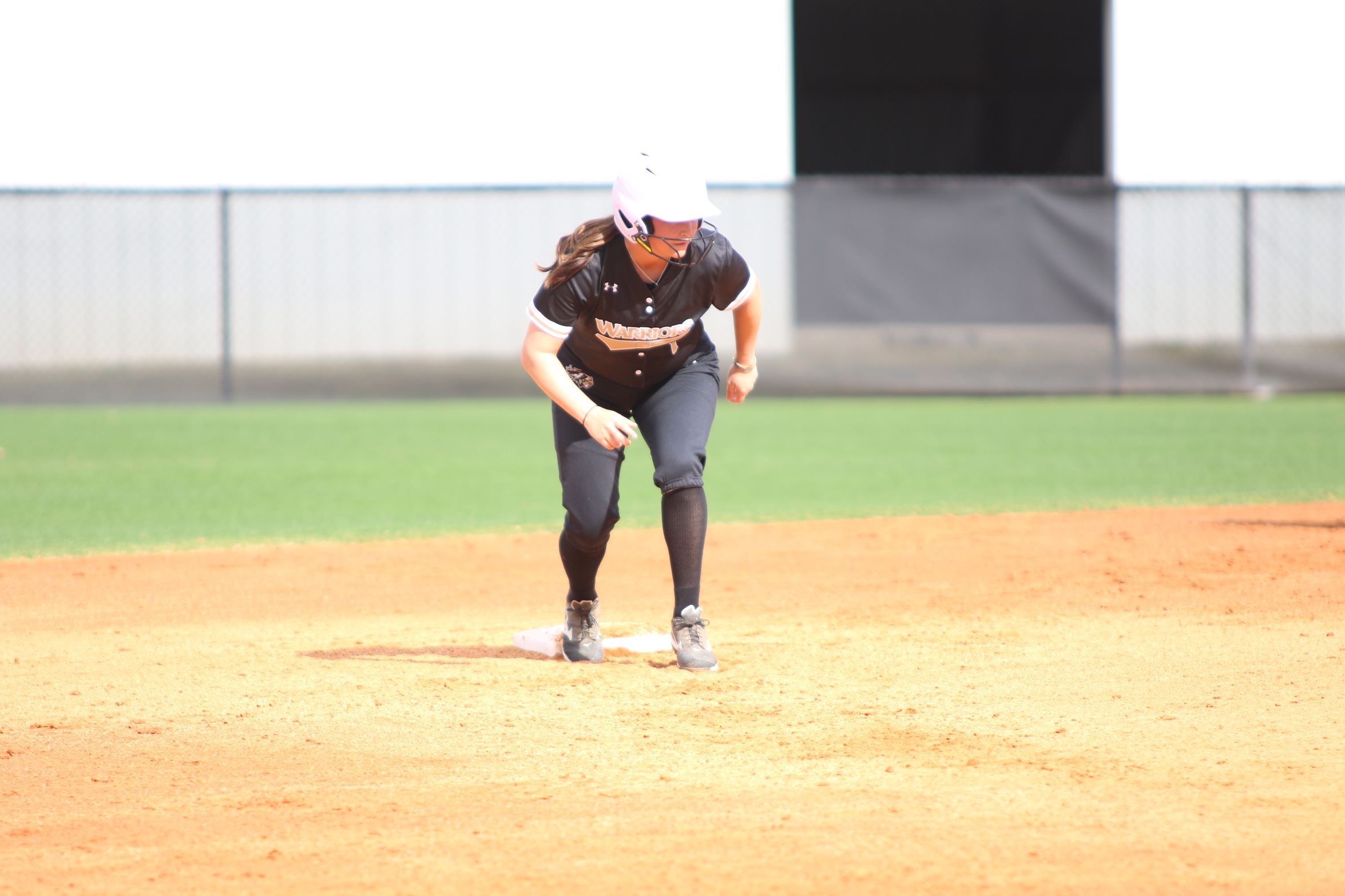 Softball Splits Pair at Hinds JUCO Classic