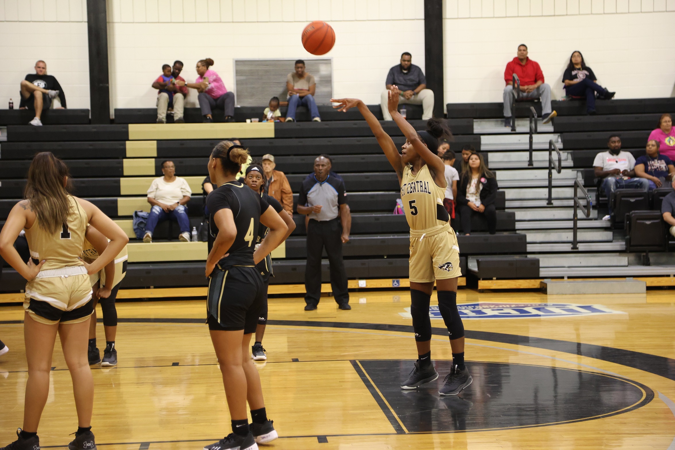 Lady Warriors Rout Hinds, 64-43